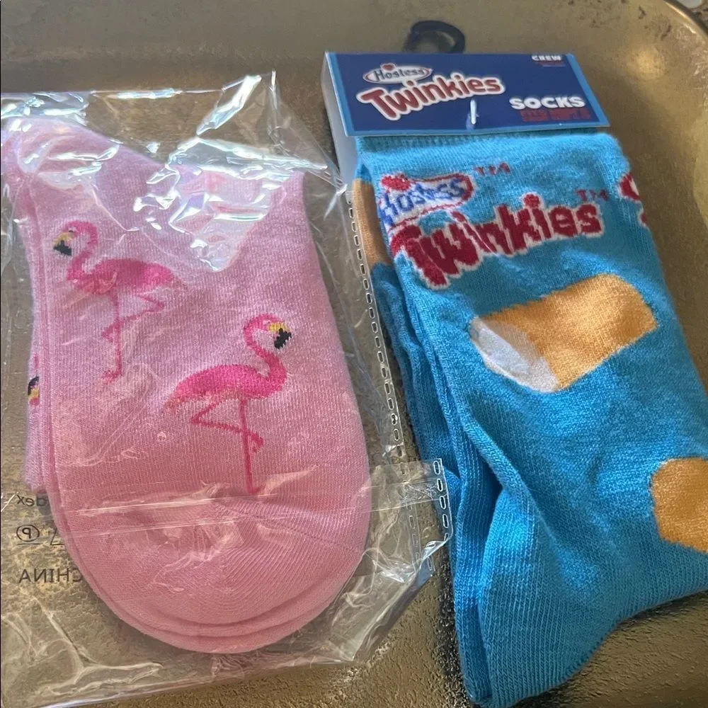1183=** Hostess Twinkies & Flamingo Socks Set.